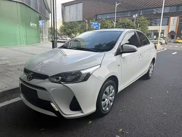 Toyota Yaris L 2021