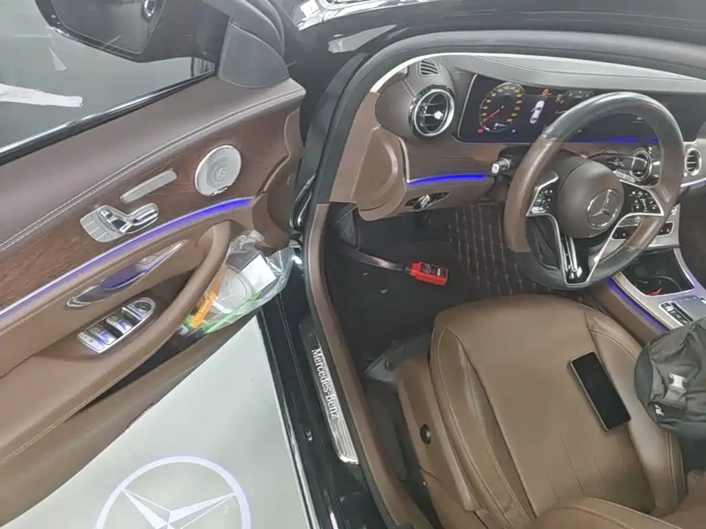Mercedes-Benz E-Class 2023 — фото 16