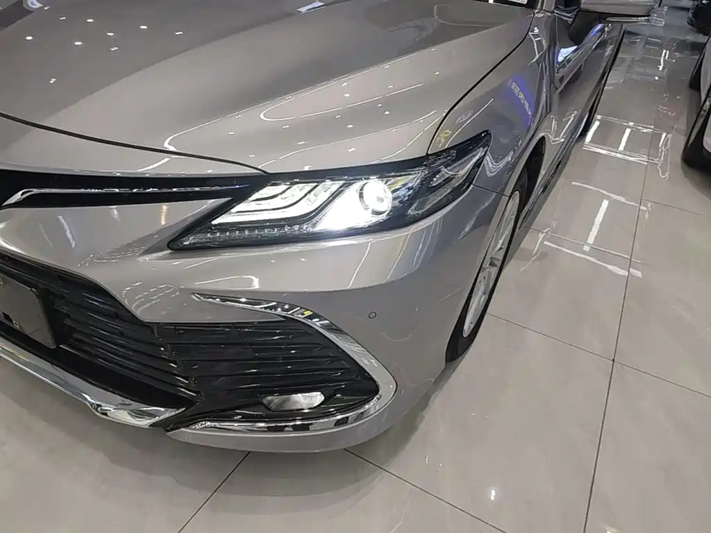 Toyota Camry 2023 — фото 24