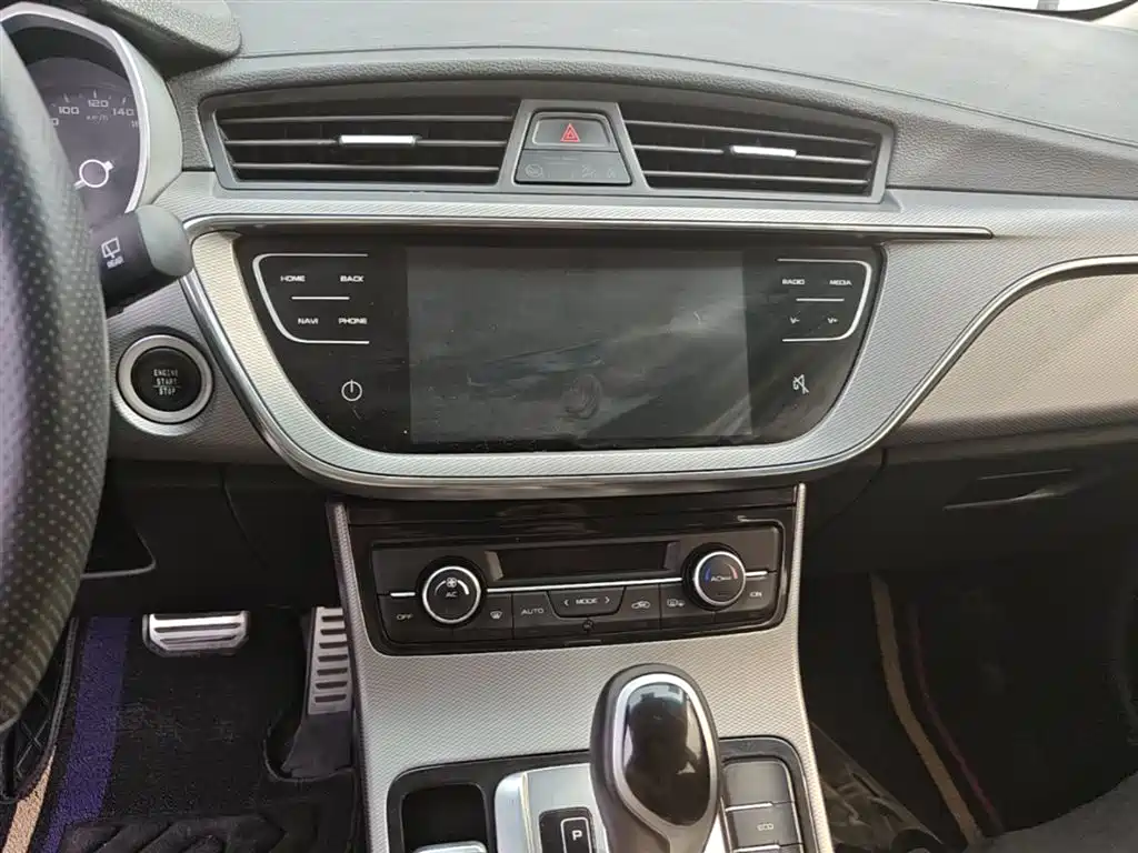 Geely Emgrand GS 2018 — фото 13