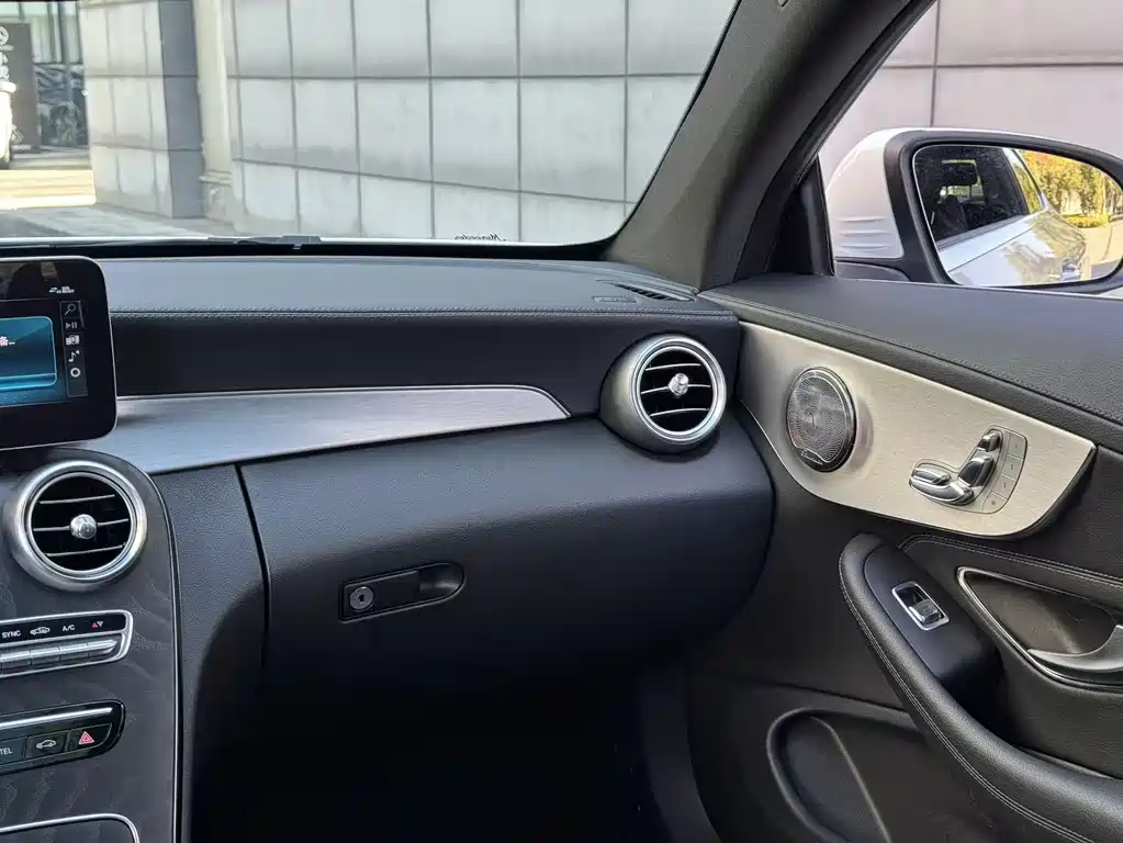 Mercedes-Benz C-Class 2019 — фото 23