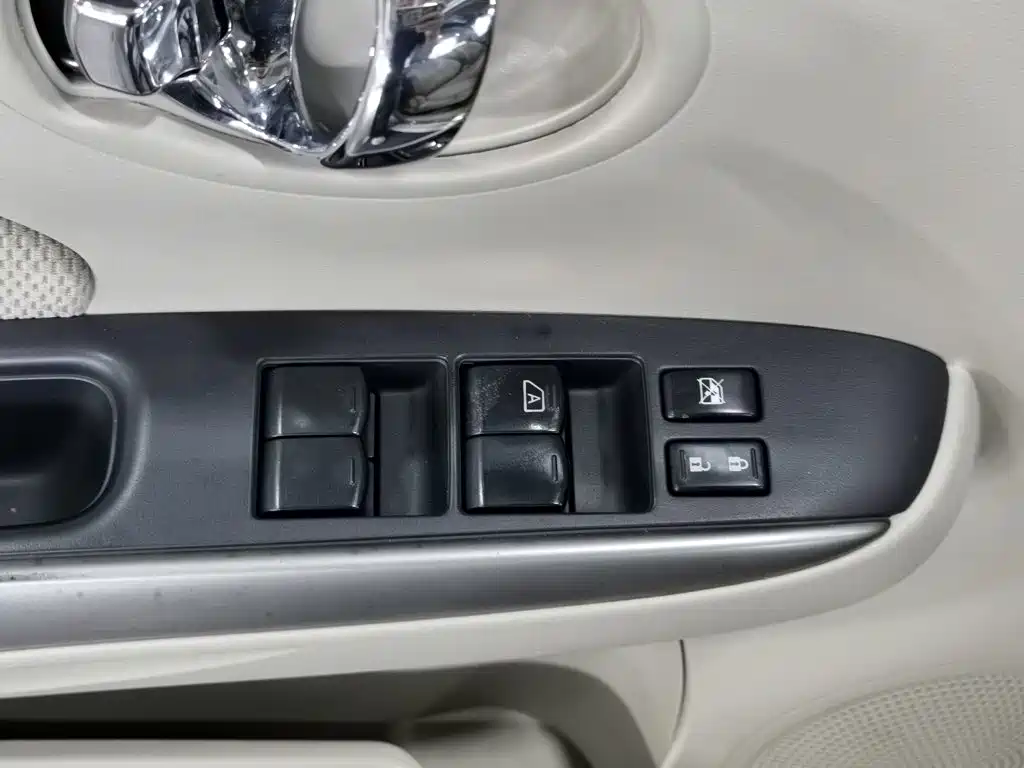 Nissan Sunny 2013 — фото 9