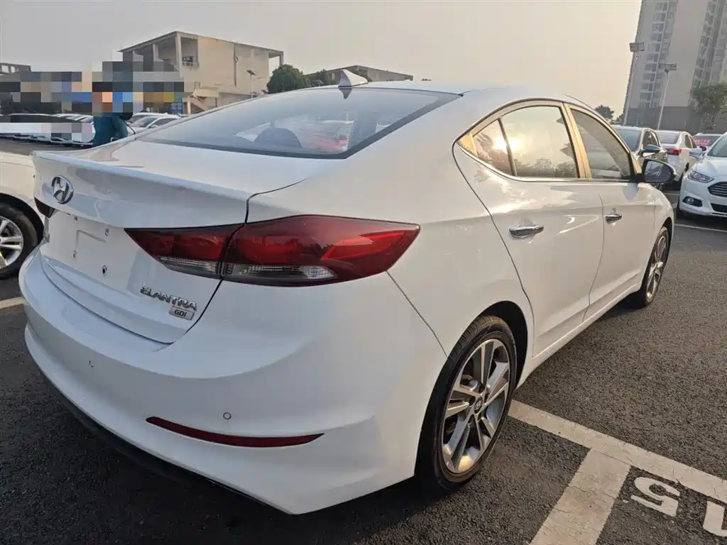 Hyundai Elantra 2019 — фото 6