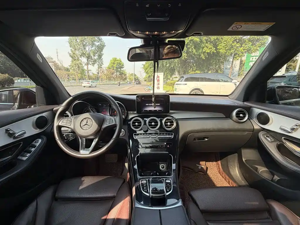 Mercedes-Benz GLC 2017 — фото 13