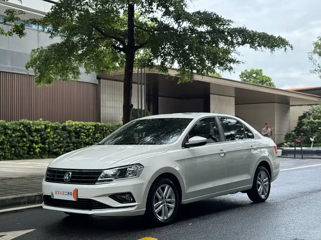 Volkswagen Jetta 2018 — фото 1