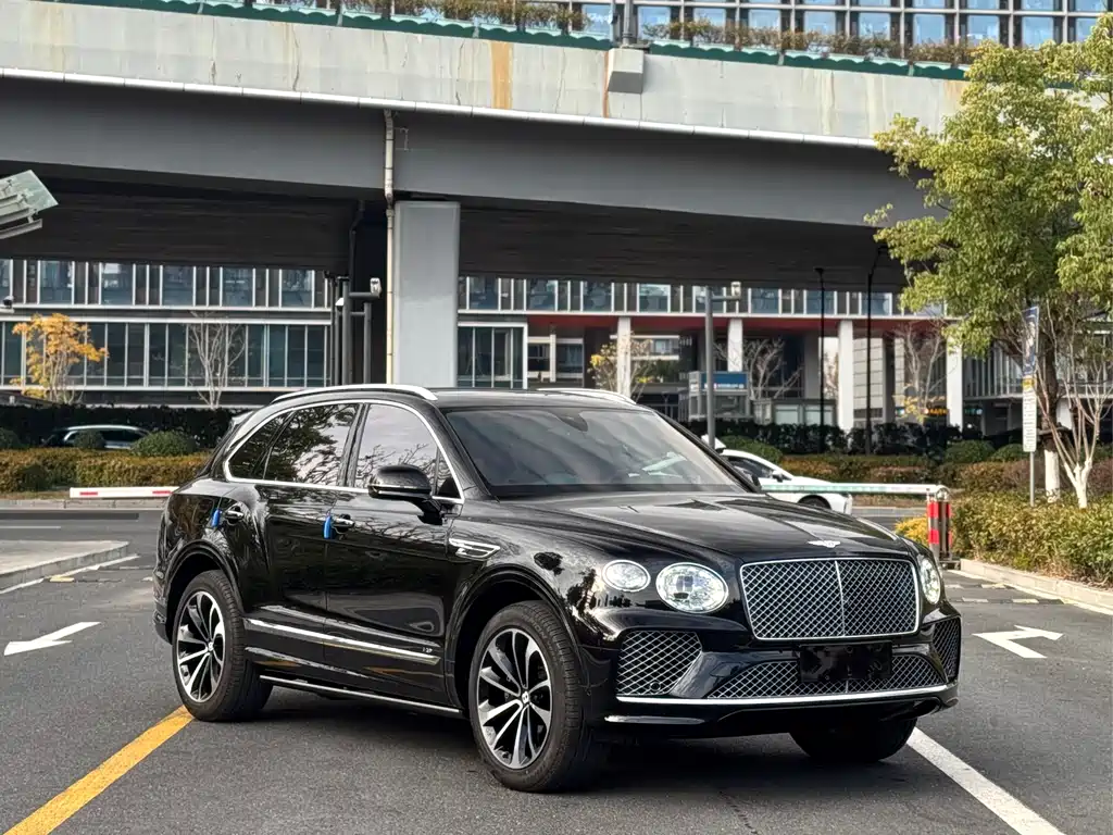 Bentley Bentayga 2021 — фото 2
