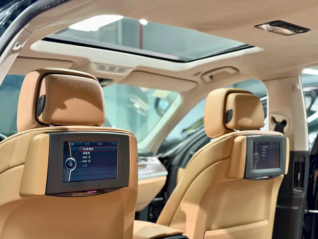 BMW 7 Series 2012 — фото 17