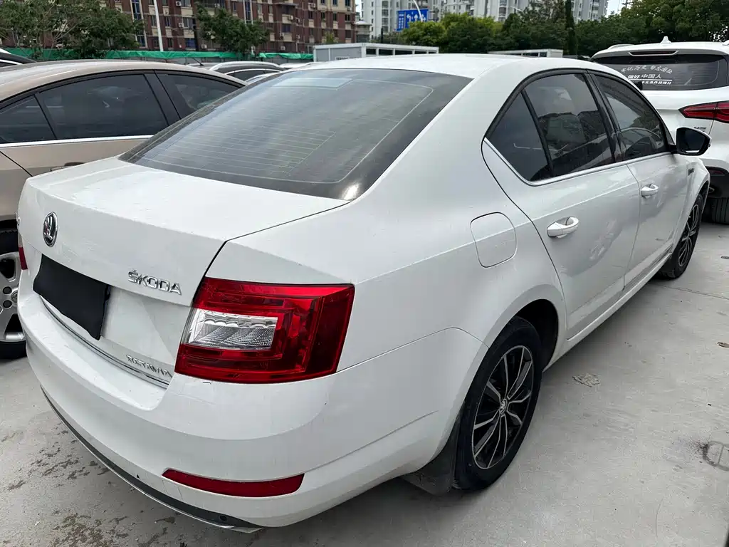 Skoda Octavia 2016 — фото 16