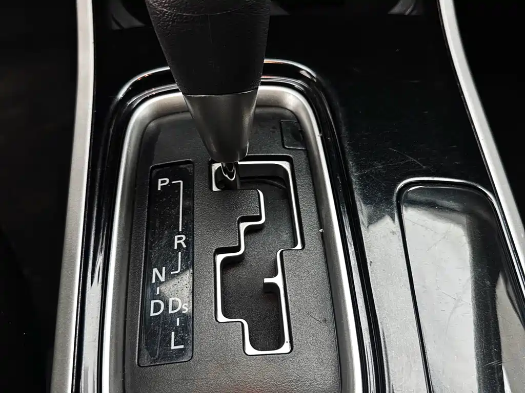 Mitsubishi Outlander 2023 — фото 14