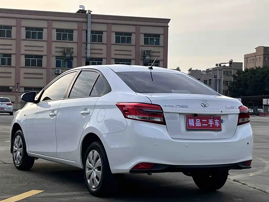 Toyota Yaris L 2020 — фото 7