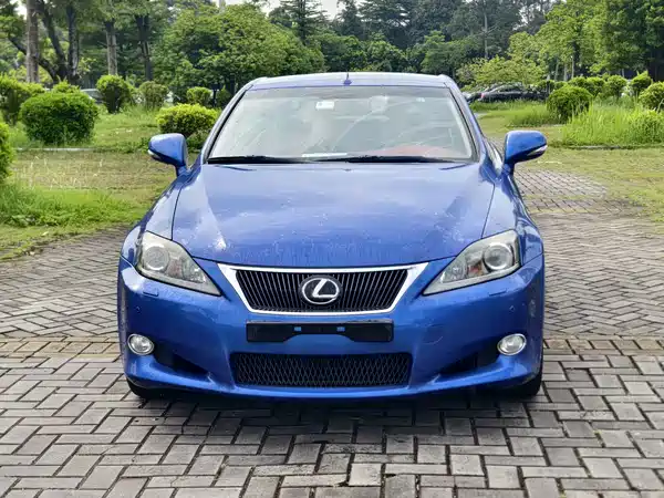 Lexus IS 2011