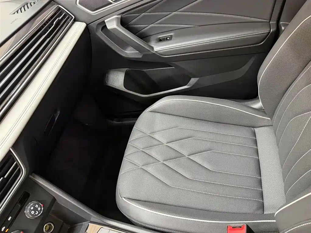 Volkswagen Tiguan L 2023 — фото 13