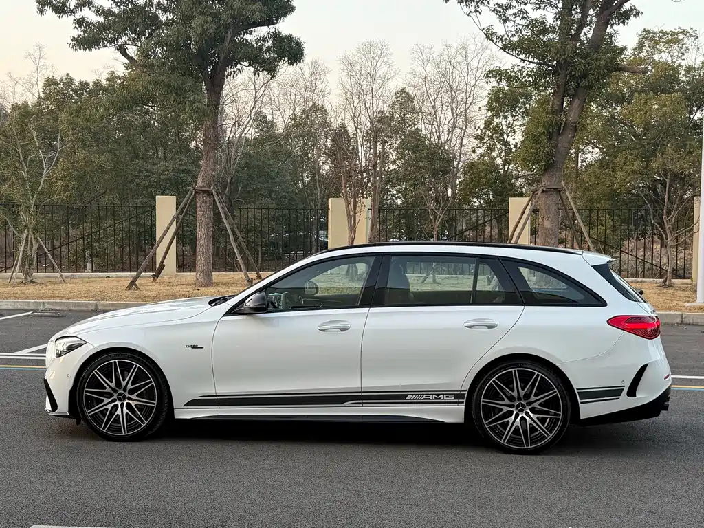 Mercedes-Benz C-Class AMG 2026 — фото 3