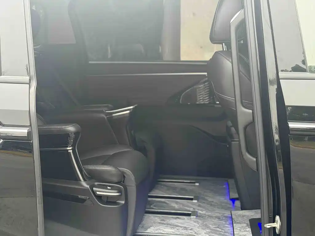 GAC Motor Trumpchi M8 2024 — фото 22