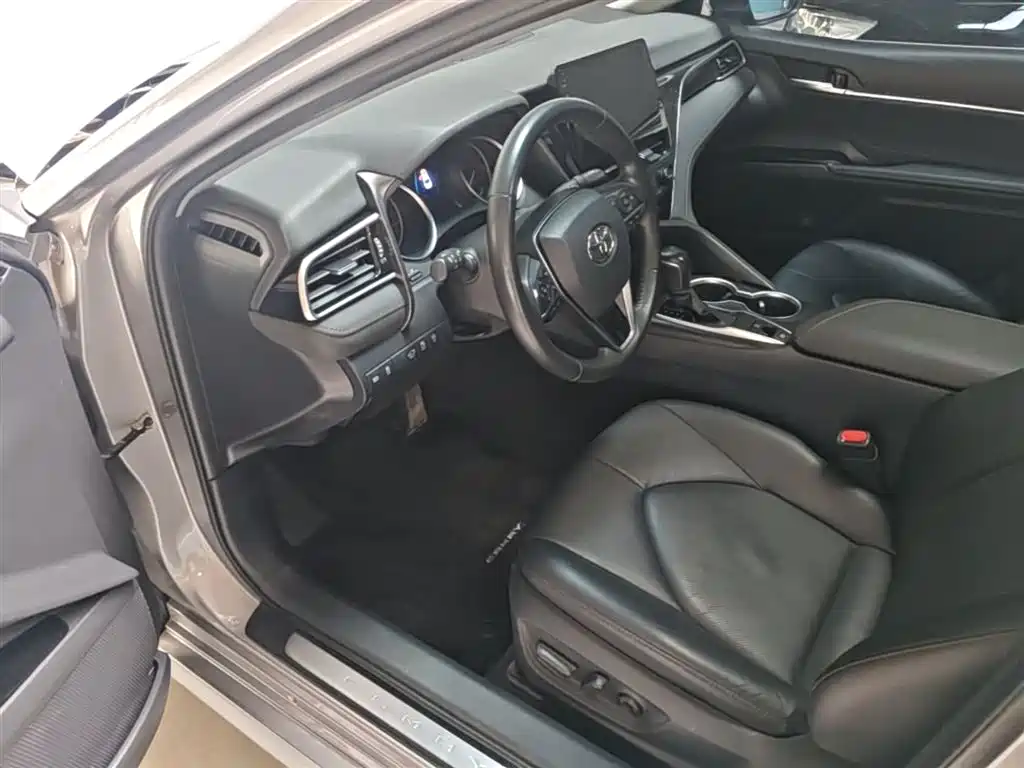 Toyota Camry 2022 — фото 16