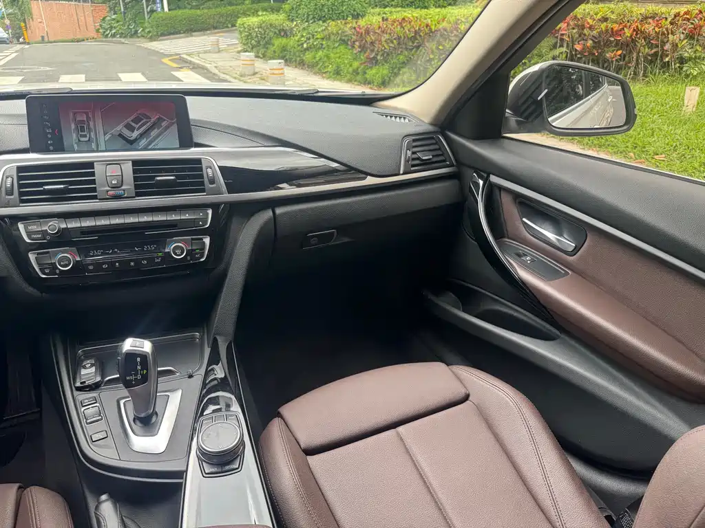BMW 3 Series 2019 — фото 14