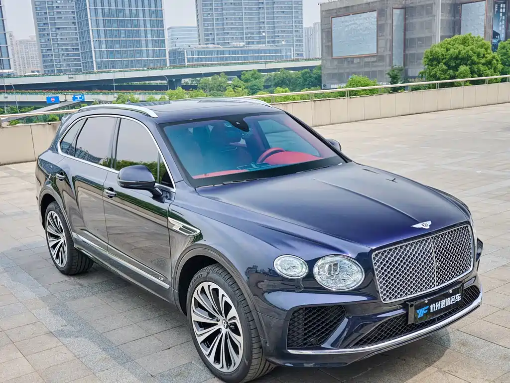 Bentley Bentayga 2023 — фото 10