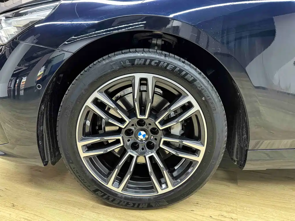 BMW 5 Series 2025