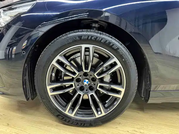 BMW 5 Series 2025