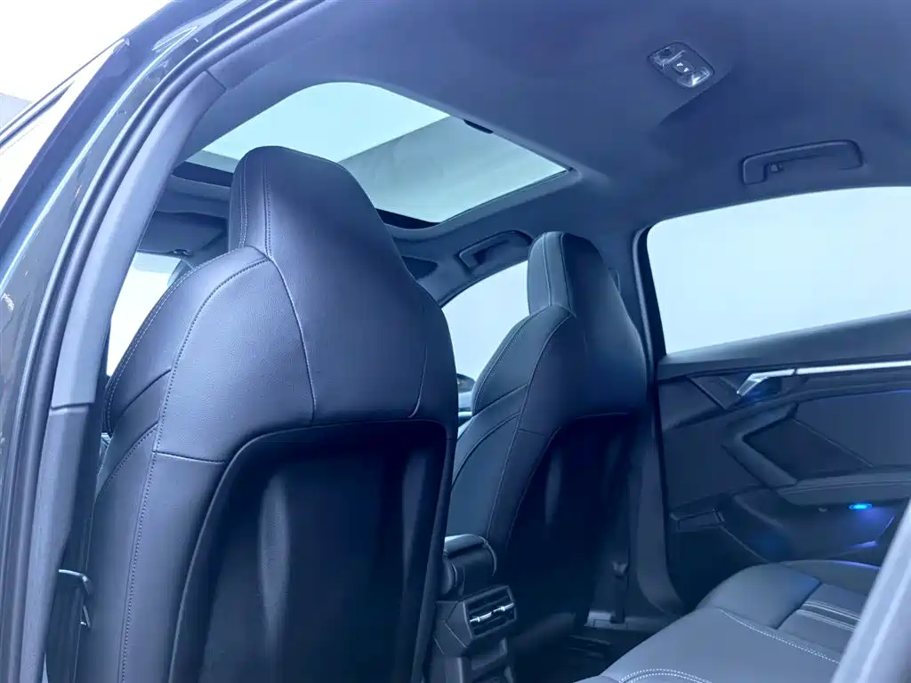 Audi A3 2023 — фото 17