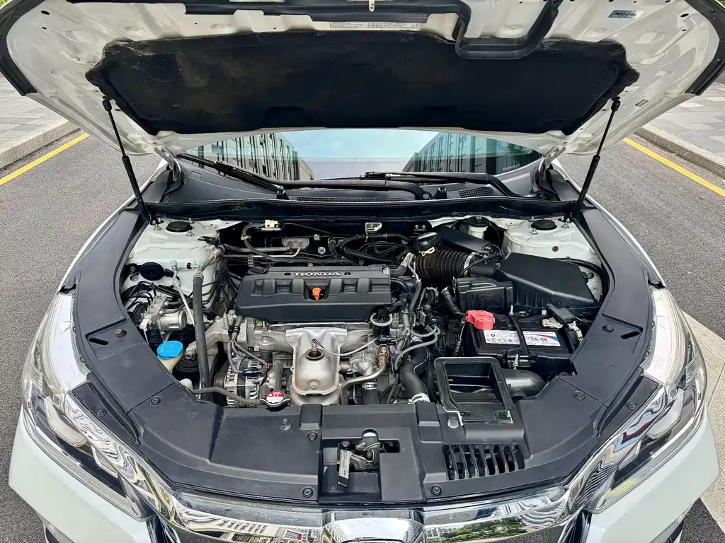 Honda Accord 2018 — фото 10