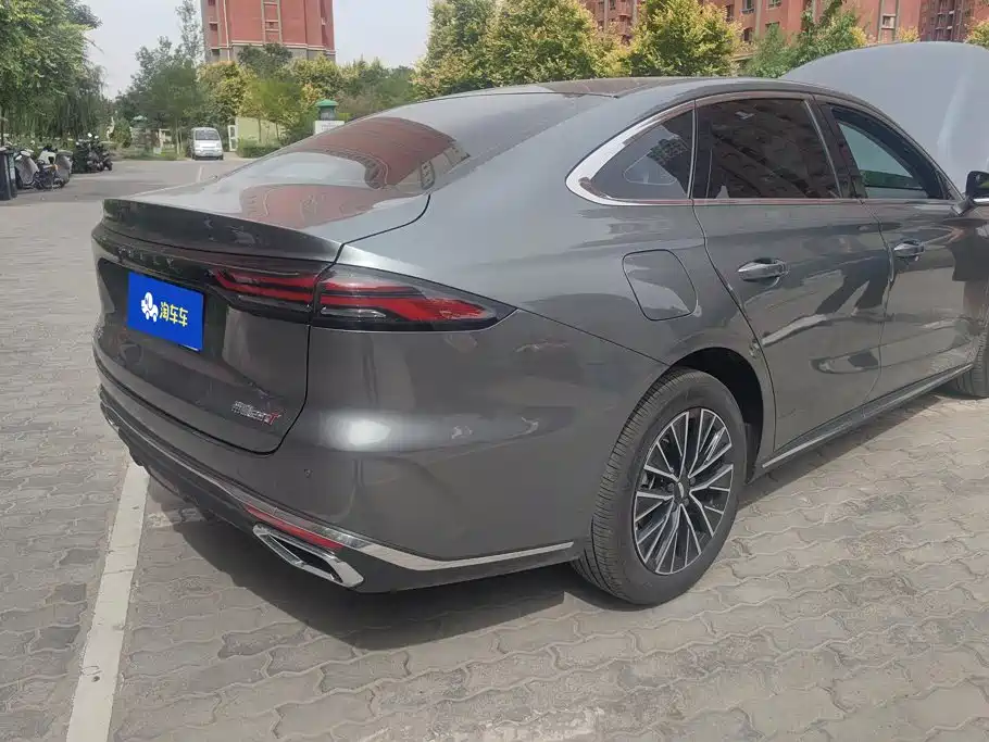 Geely Emgrand 2026