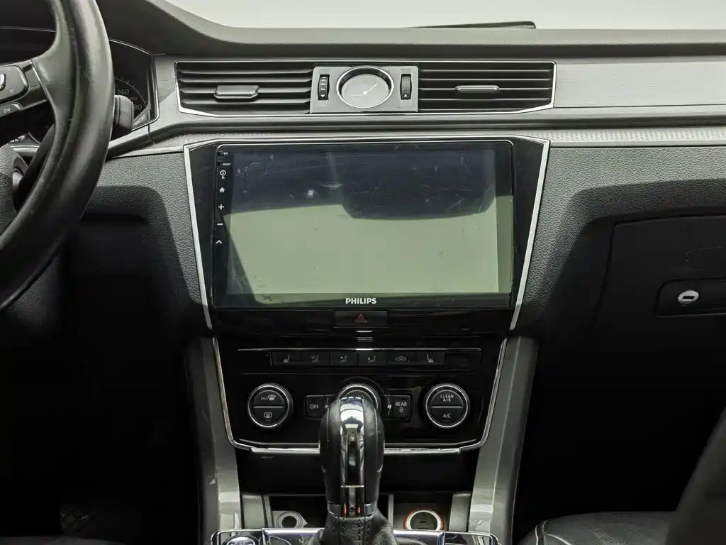 Volkswagen Passat 2018 — фото 12