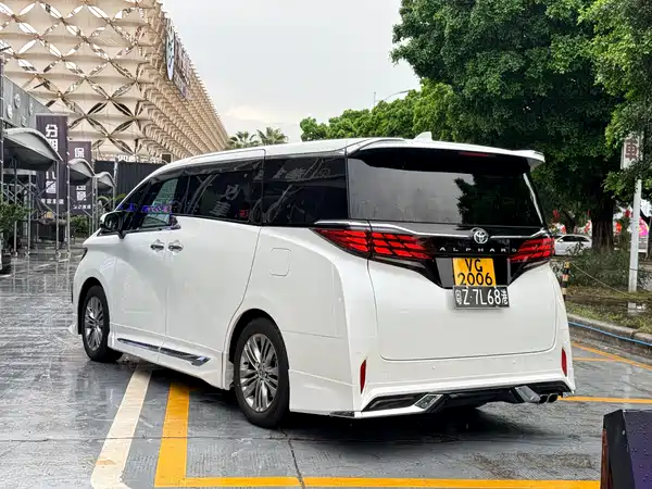 Toyota Alphard 2026