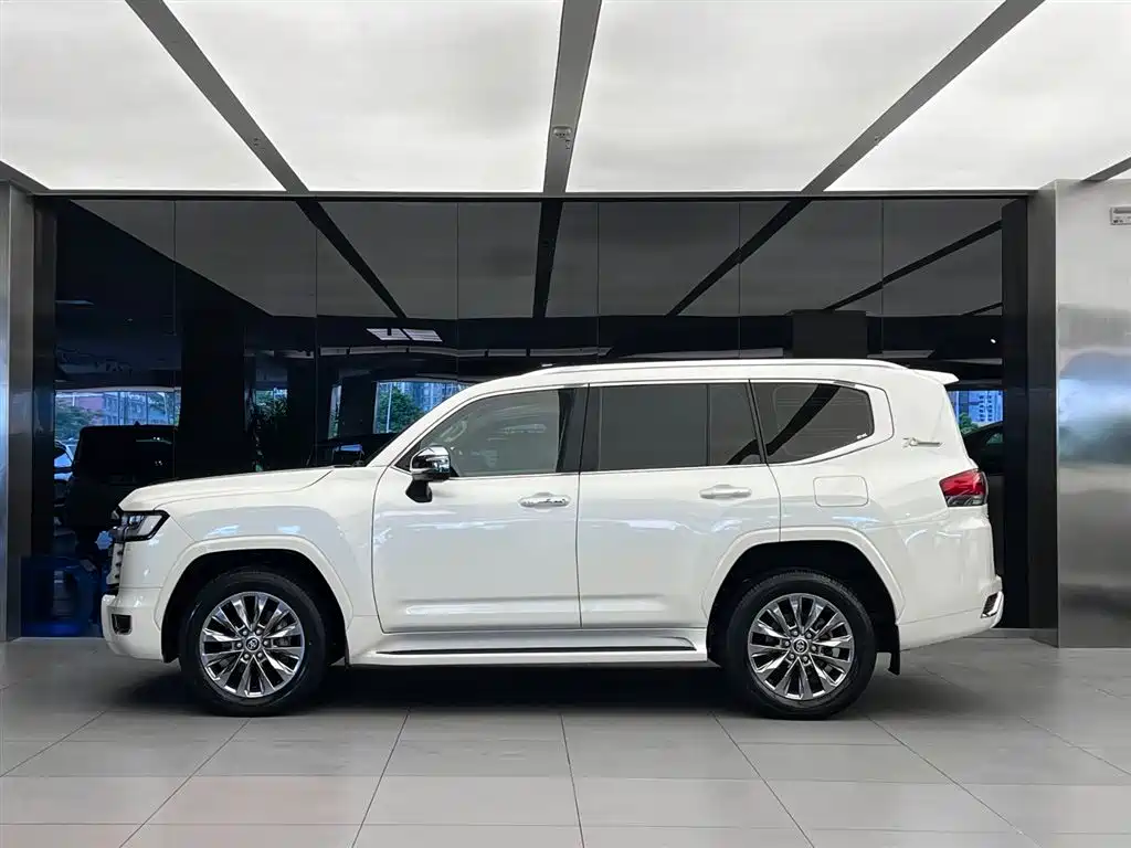 Toyota Land Cruiser 2023 — фото 3