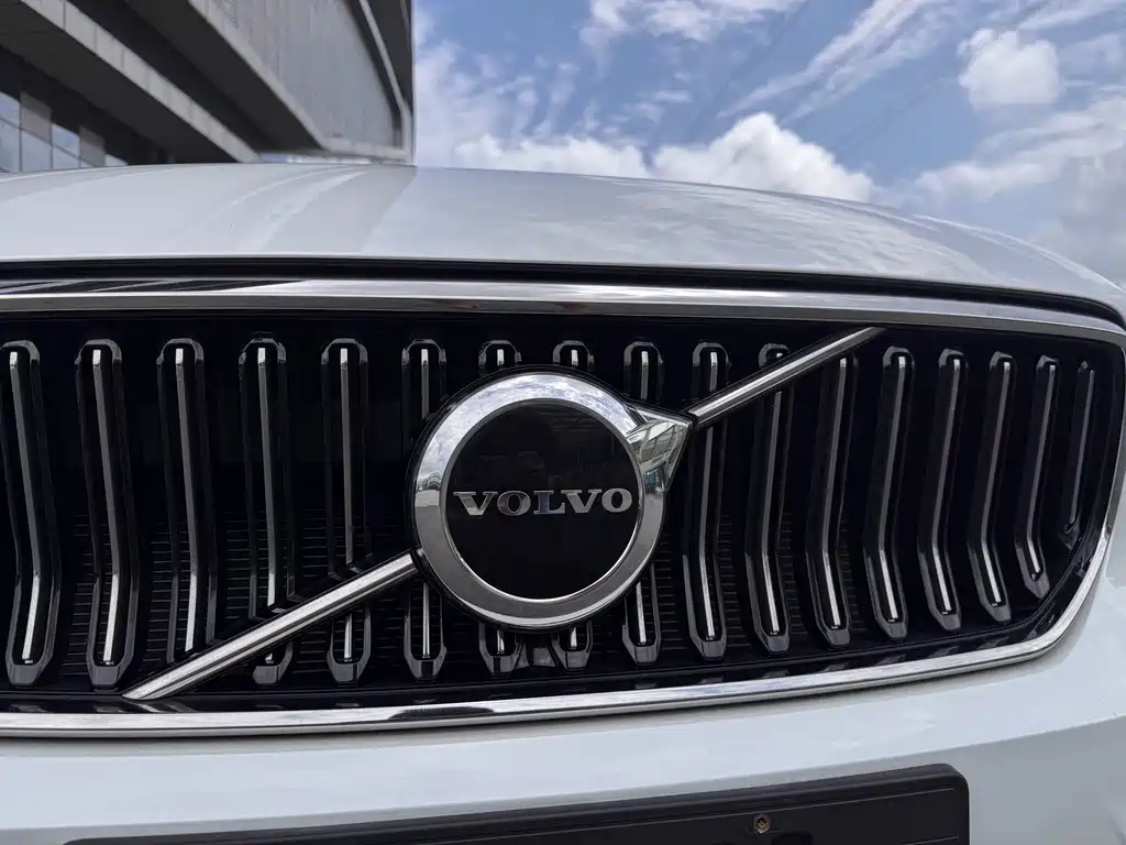 Volvo XC40 2024 — фото 11