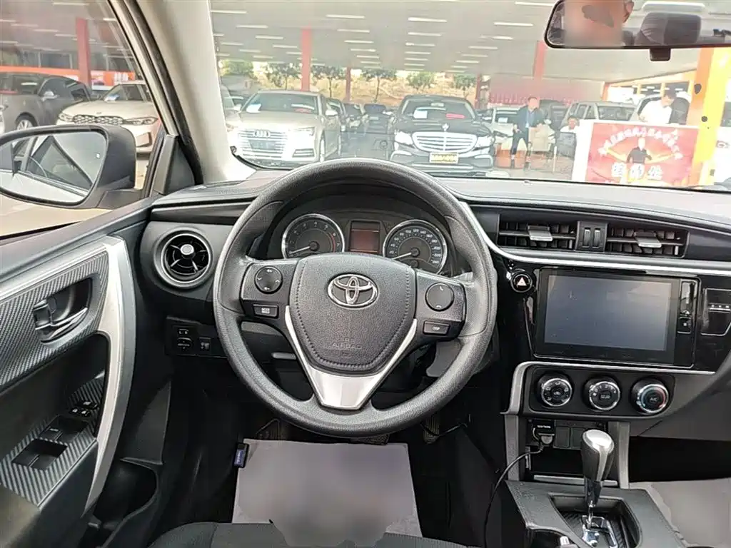 Toyota Corolla 2018 — фото 11