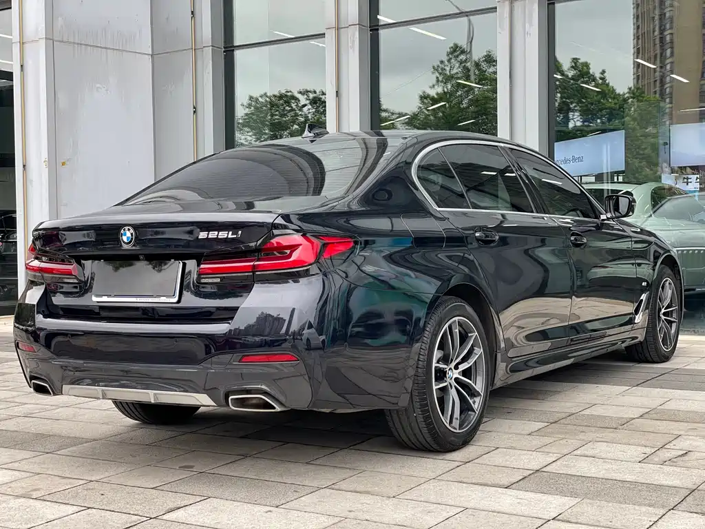 BMW 5 Series 2022 — фото 5