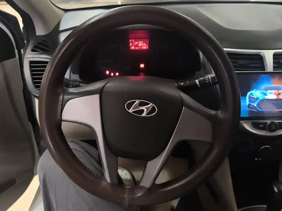 Hyundai Verna 2015 — фото 15