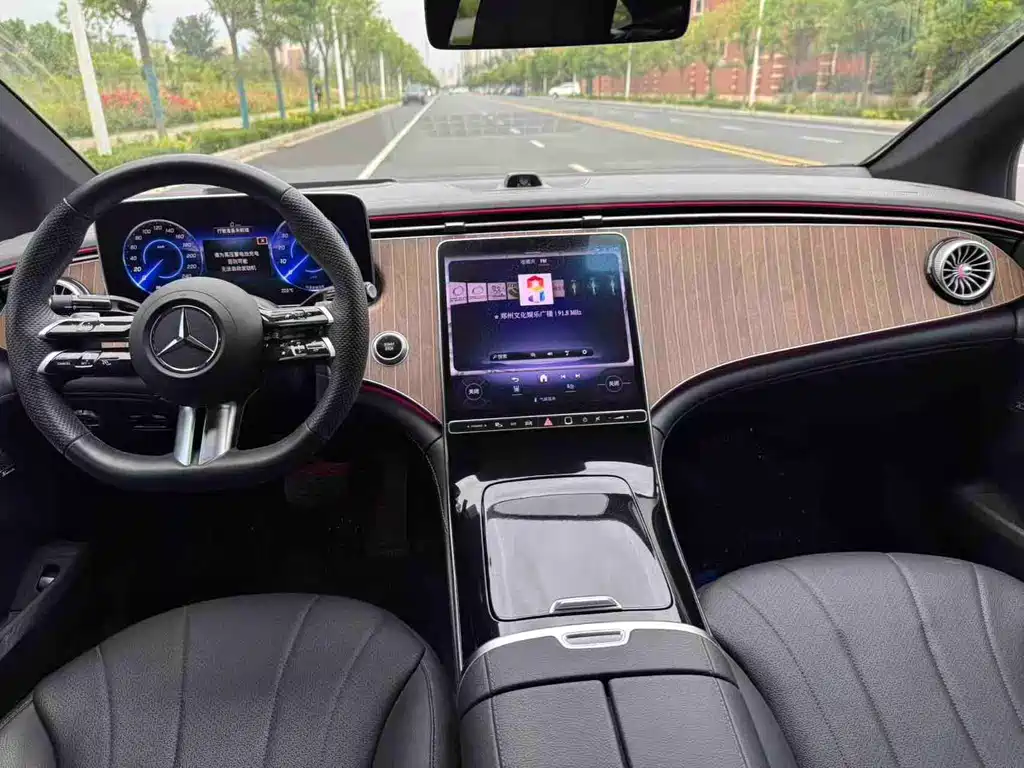 Mercedes-Benz EQE 2024