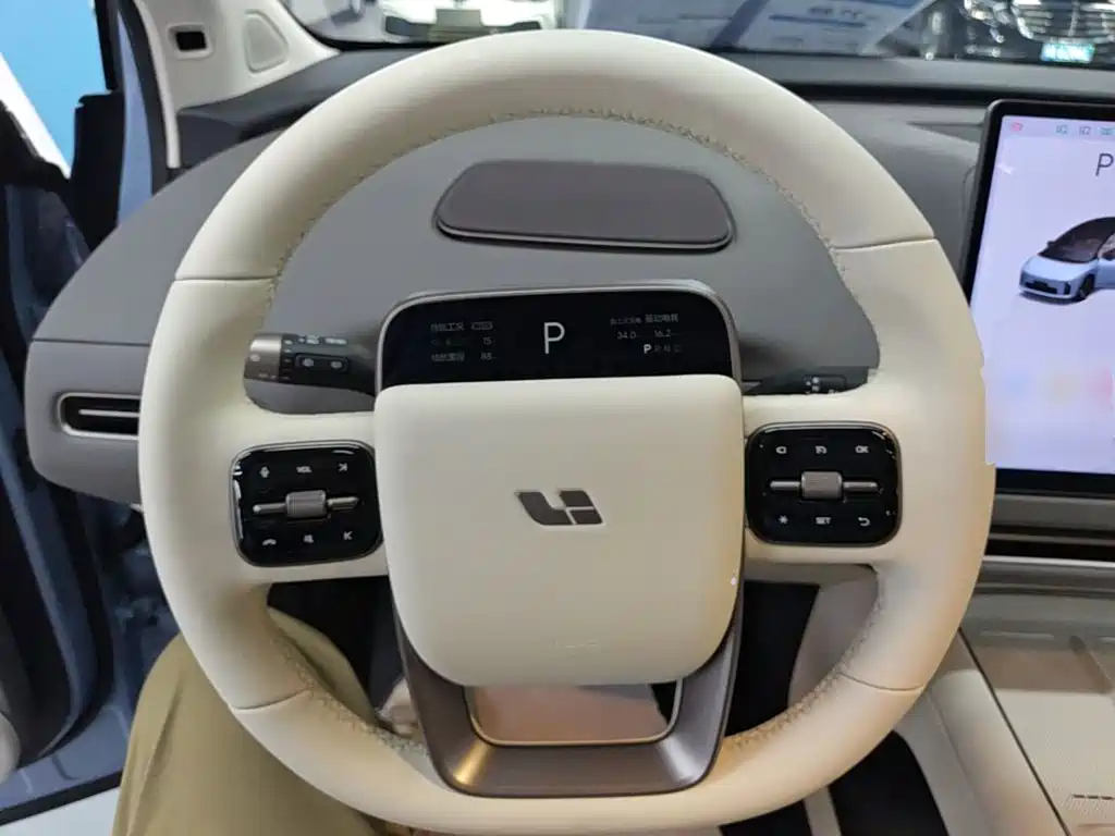Li Auto i8 2025 — фото 11