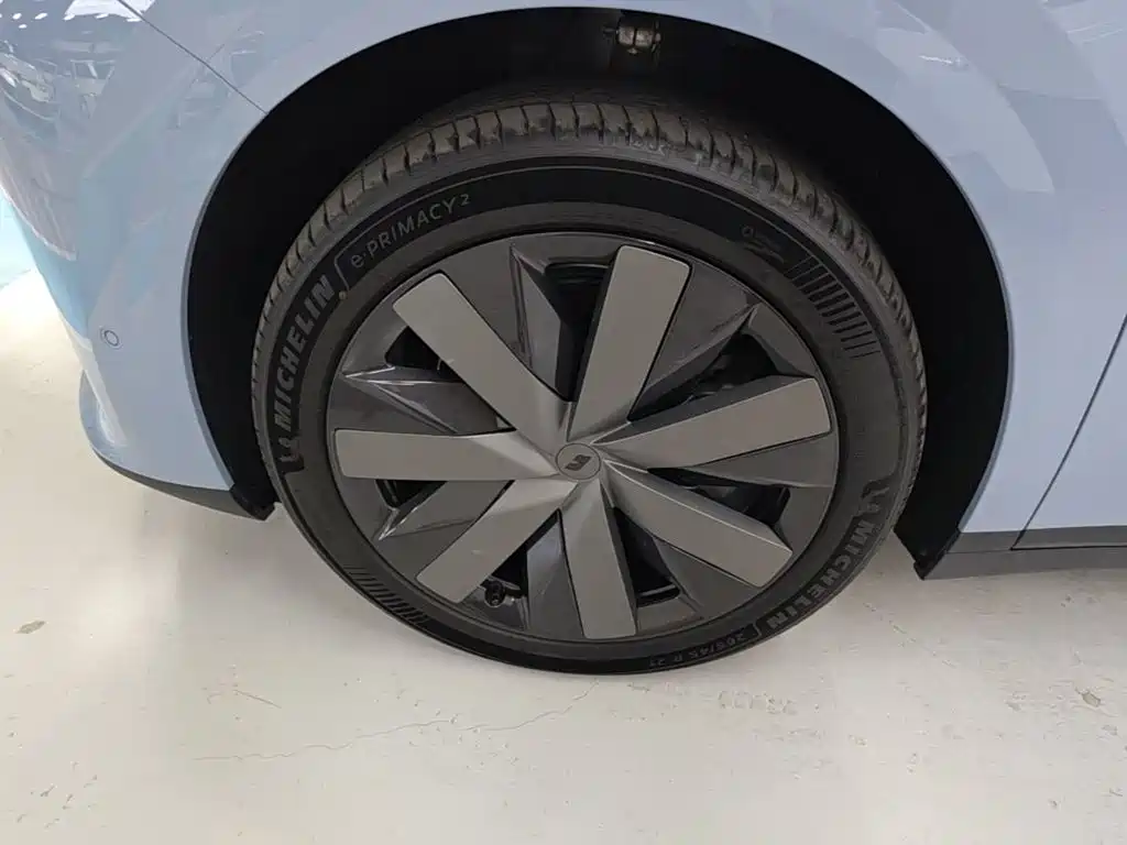 Li Auto i8 2025 — фото 23
