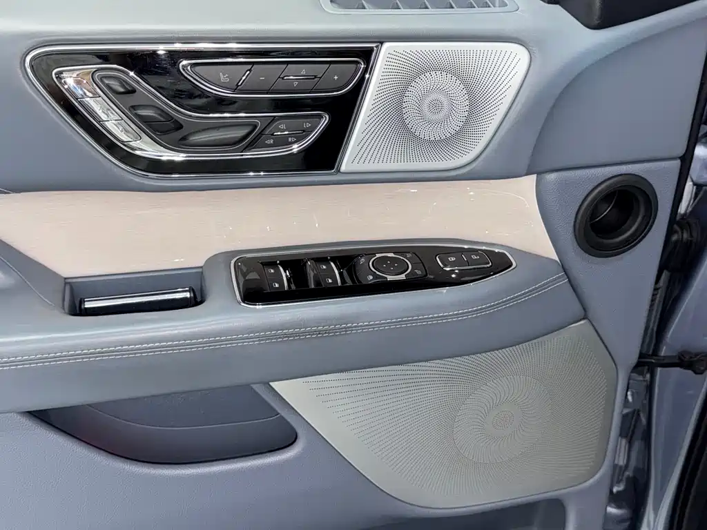 Lincoln Navigator 2019 — фото 14
