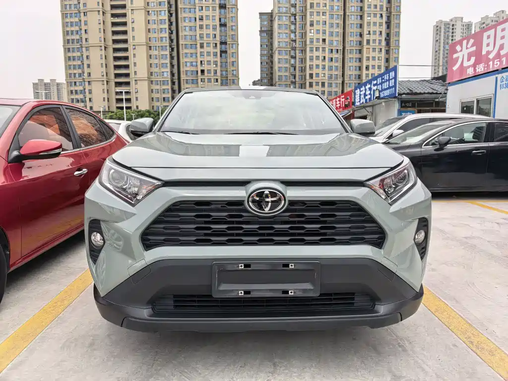Toyota RAV4 2021 — фото 1