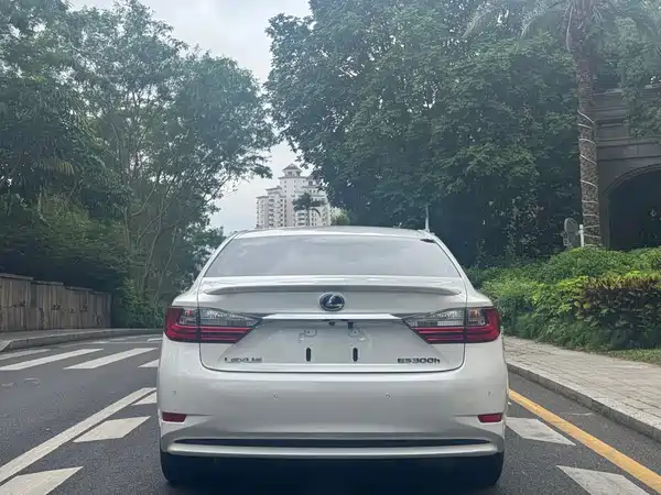 Lexus ES 2018