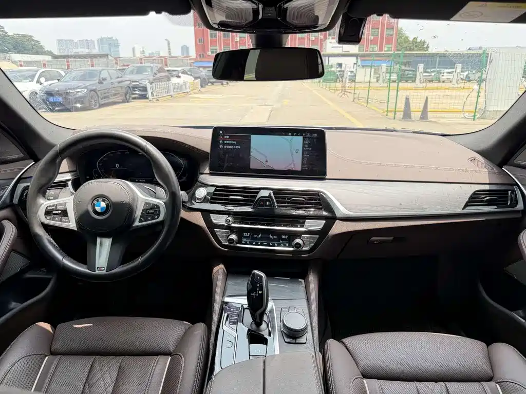 BMW 5 Series 2021 — фото 13