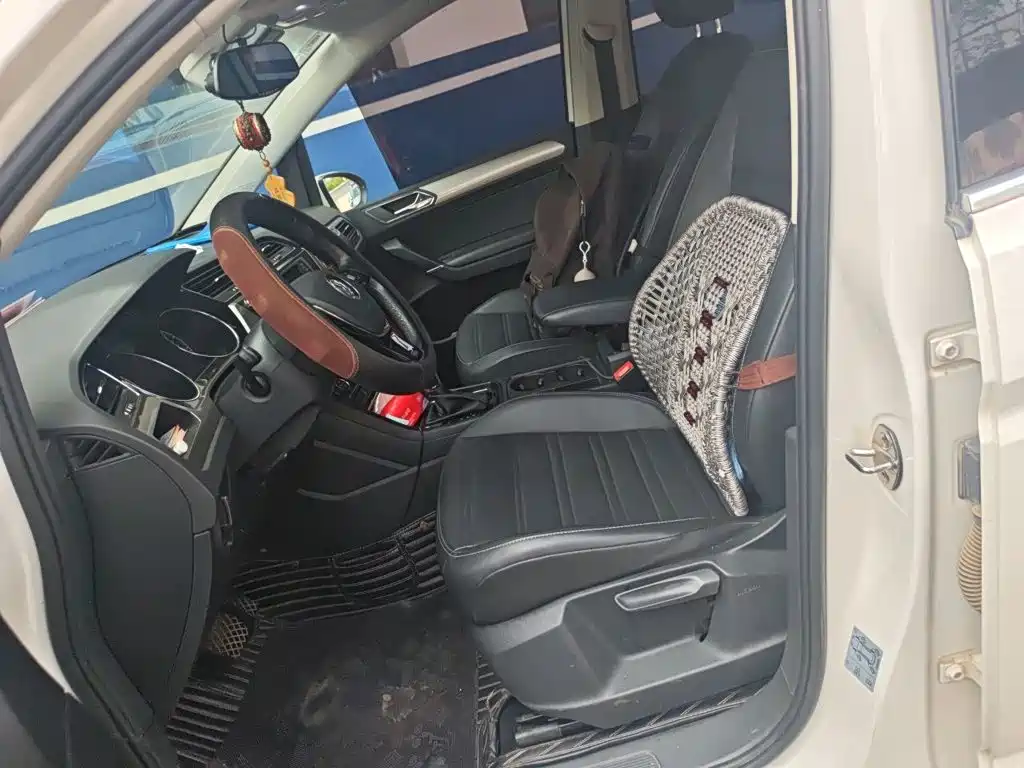 Volkswagen Touran 2018 — фото 11