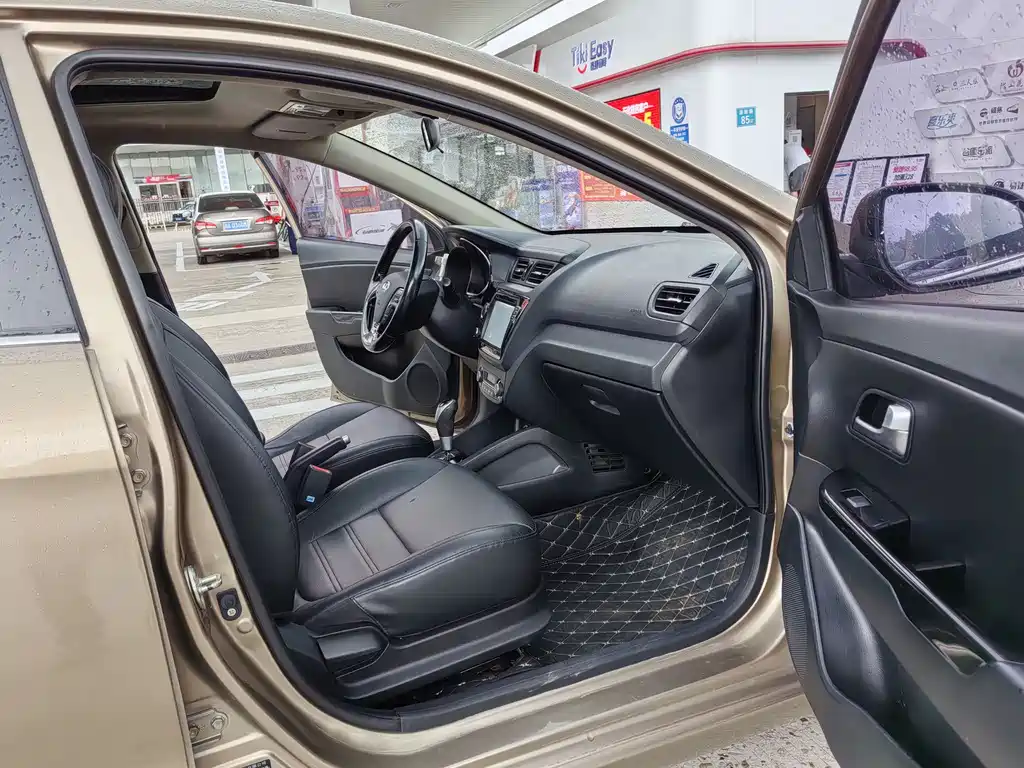 Kia K2 2015 — фото 13