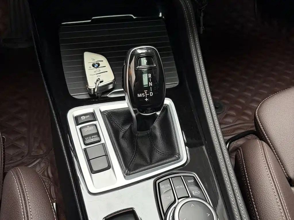 BMW 1 Series 2021 — фото 10