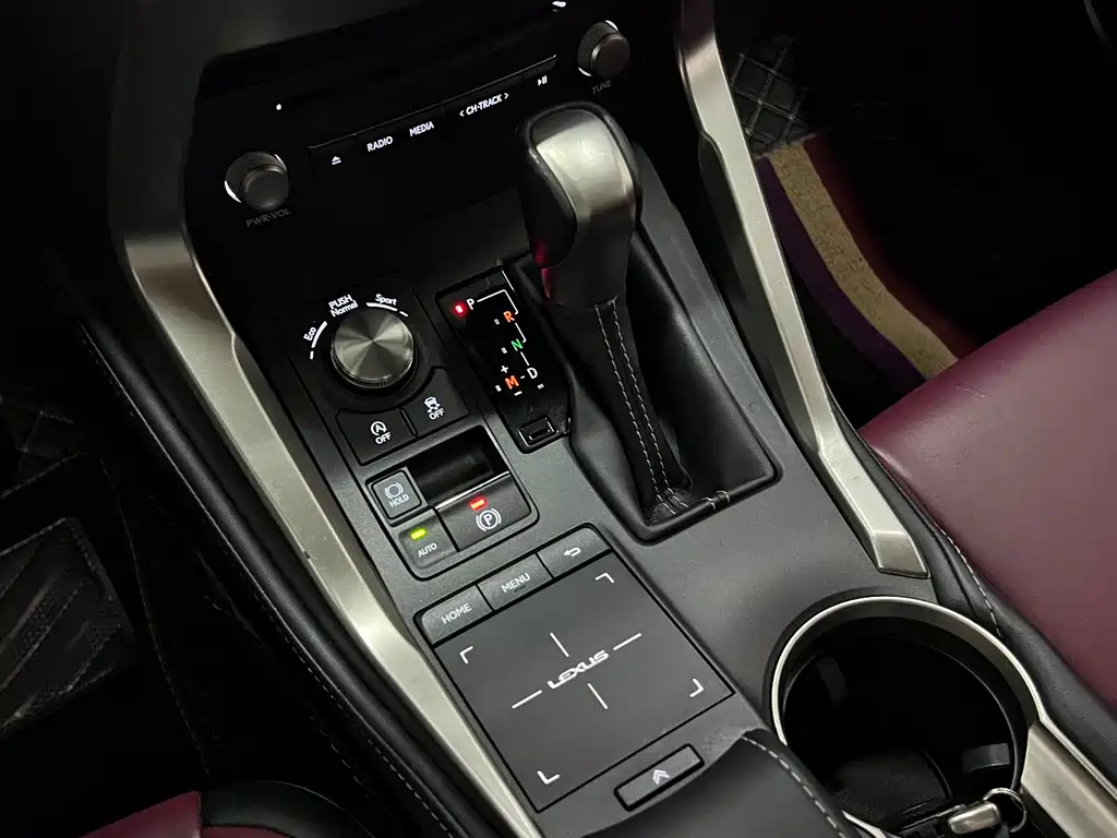 Lexus NX 2020 — фото 11