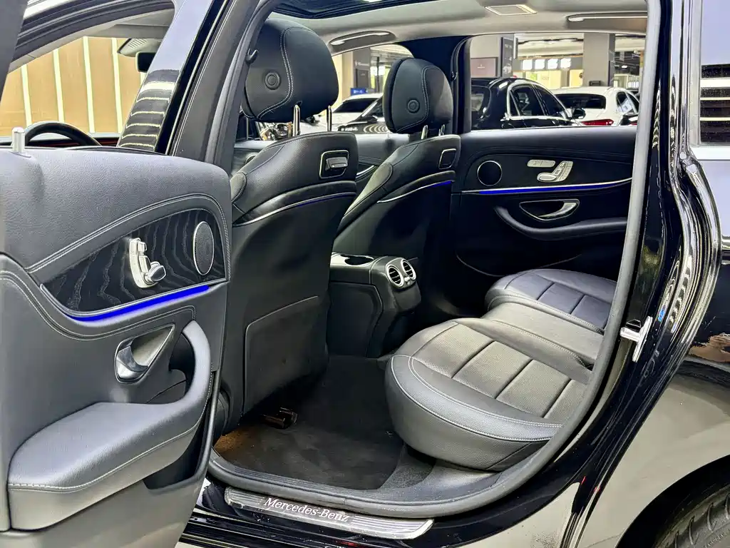 Mercedes-Benz E-Class 2018 — фото 16