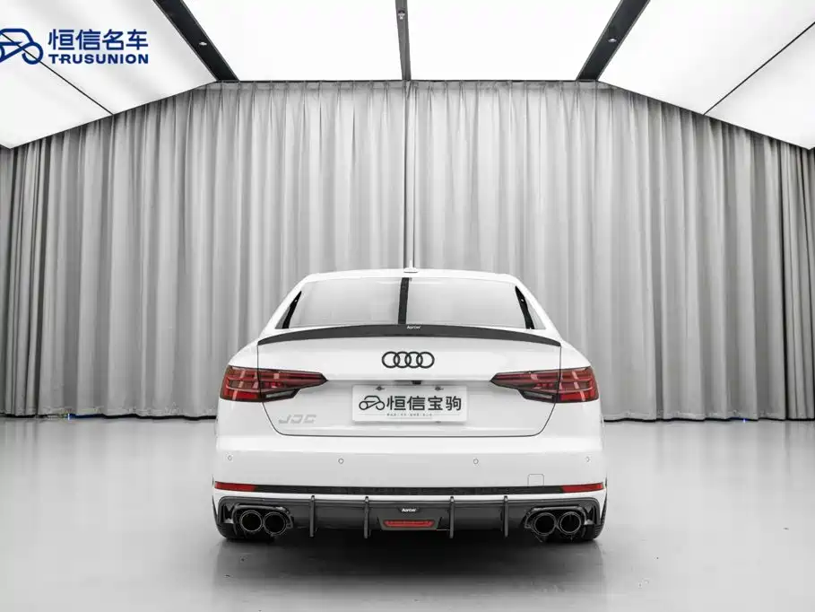 Audi A4L 2020
