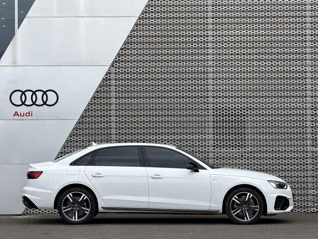 Audi A4L 2023 — фото 3
