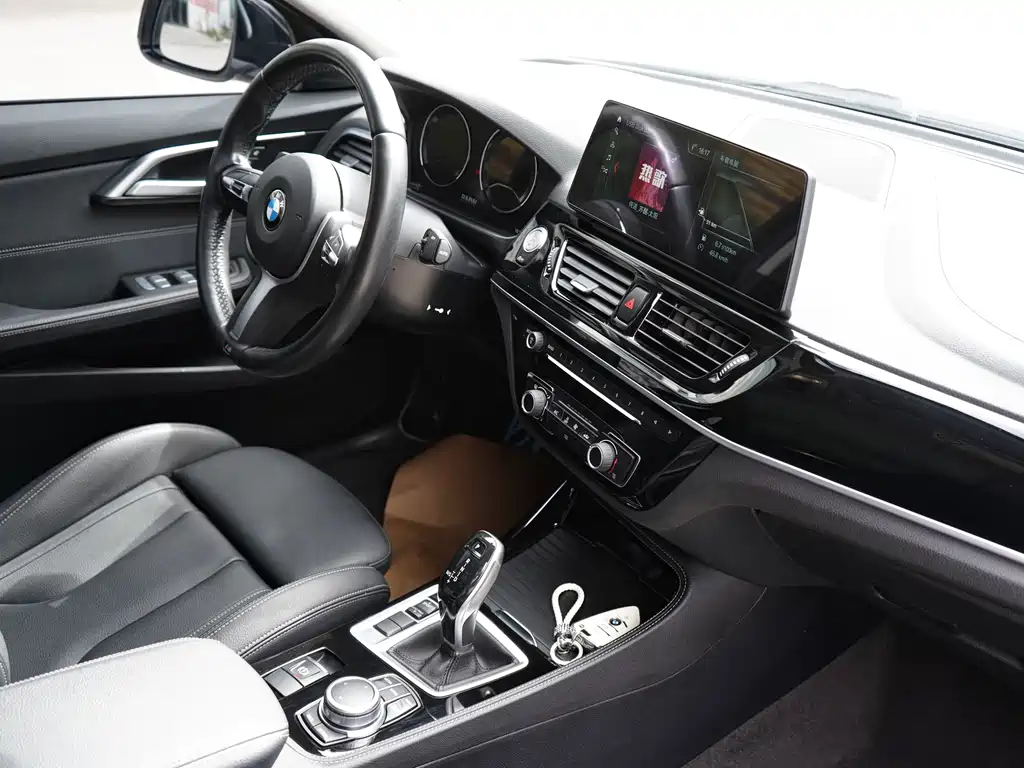 BMW 1 Series 2021 — фото 13