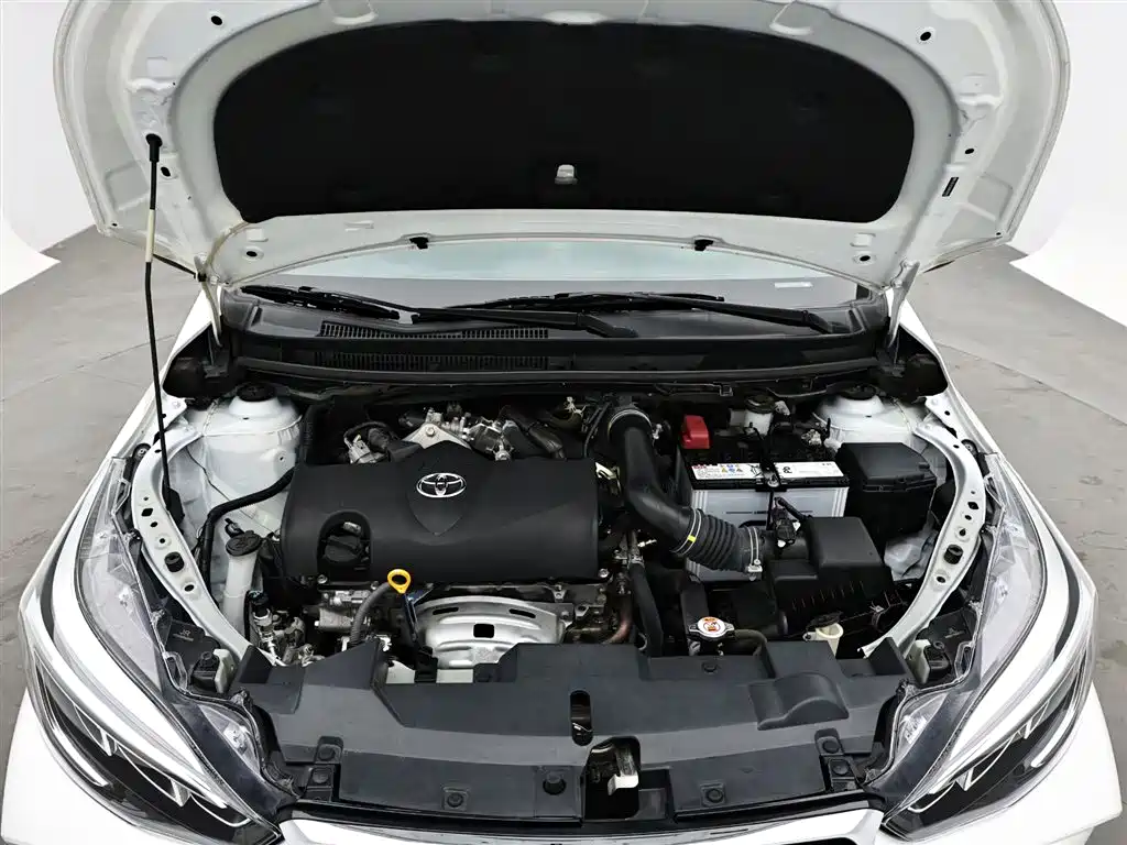 Toyota Yaris L 2022 — фото 17
