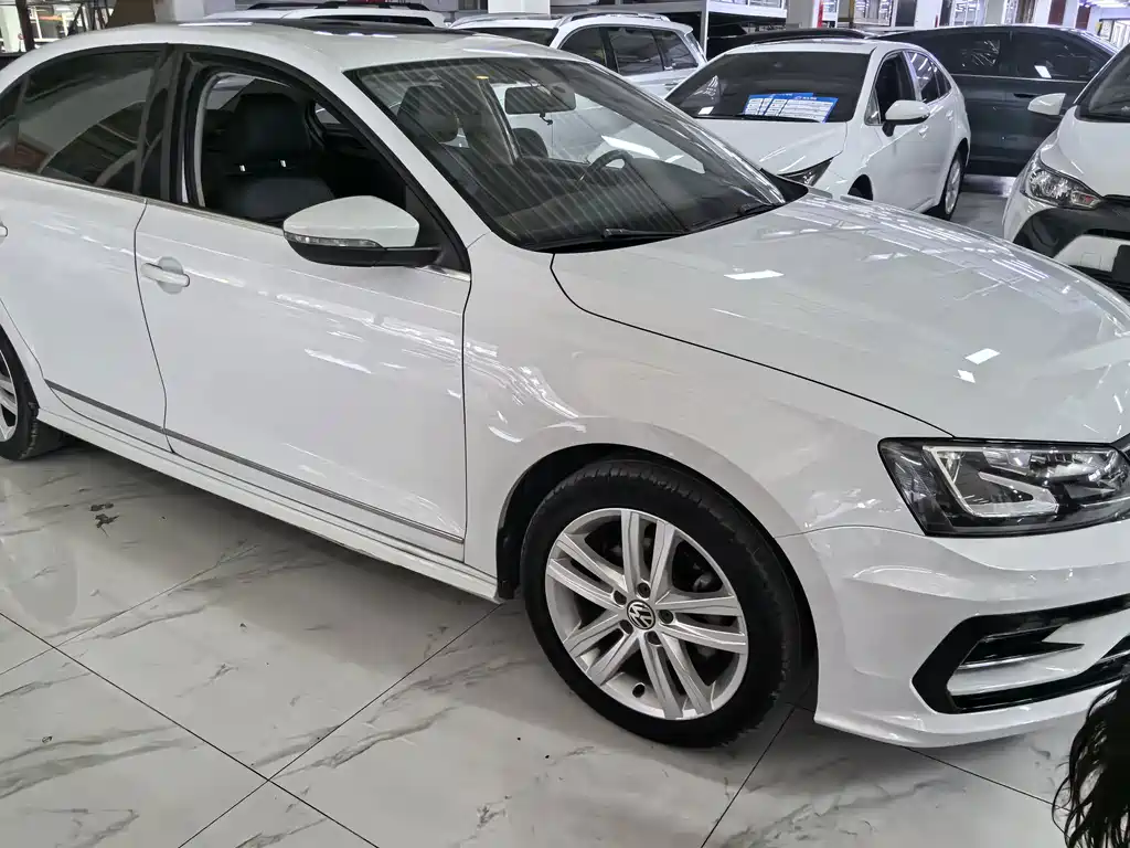 Volkswagen Sagitar 2019